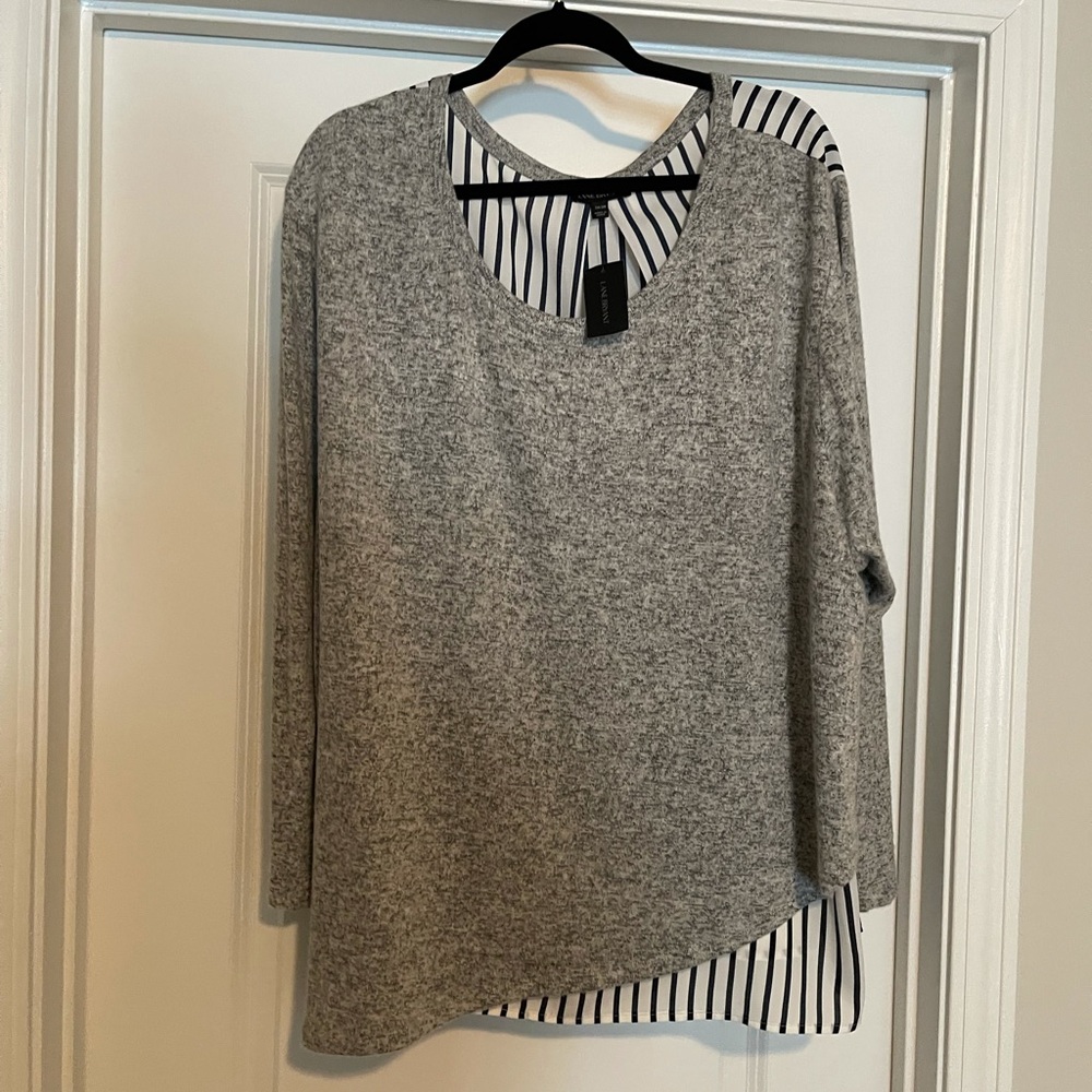 Cozy & sheer gray-white-navy top. 26/28W. NWT 💙you’ll love it!🤍